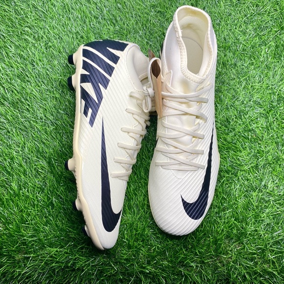 New Nike Soccer Cleats Size 11.5 Mens - Picture 4 of 5